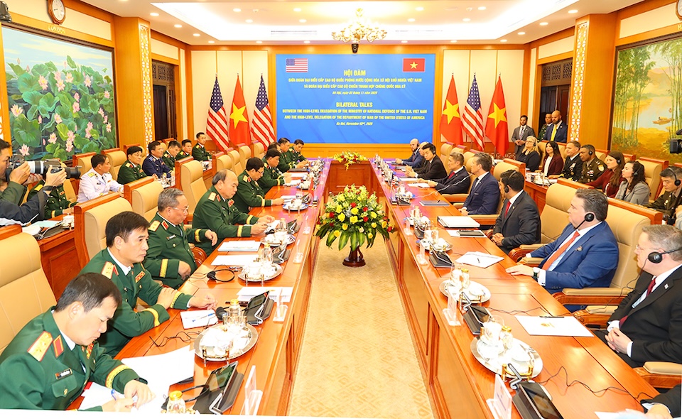 Tại cuộc hội đàm.